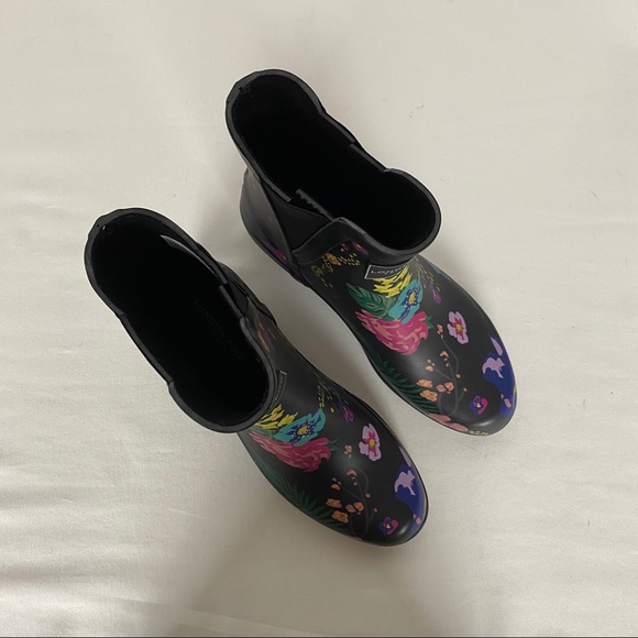 NIB London Fog Blk Floral Short Rain Boots - Picture 3 of 7